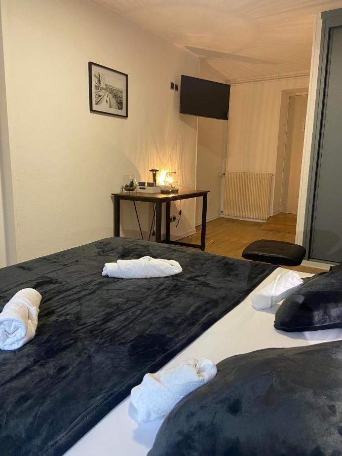 Hotel Du Cerf La Guerche-sur-l'Aubois Номер фото