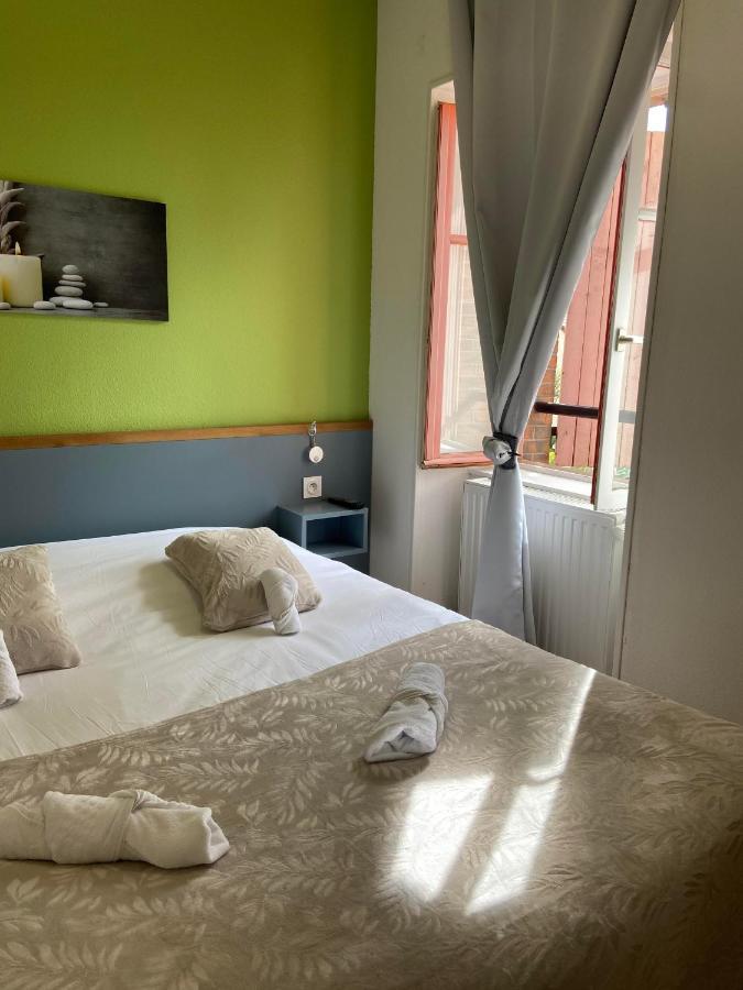 Hotel Du Cerf La Guerche-sur-l'Aubois Экстерьер фото