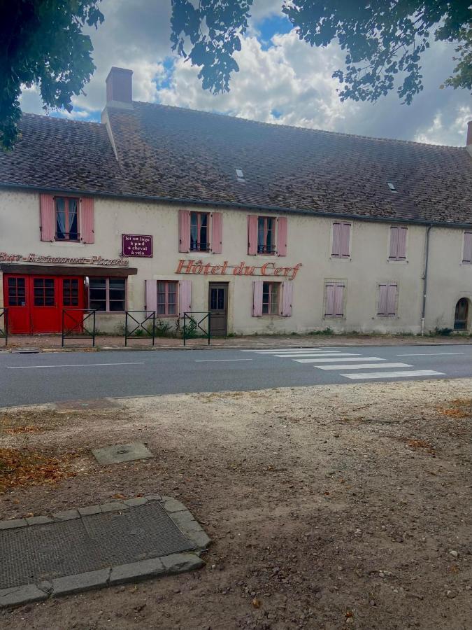 Hotel Du Cerf La Guerche-sur-l'Aubois Экстерьер фото