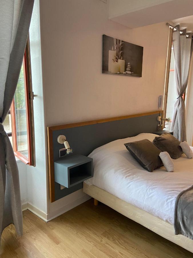 Hotel Du Cerf La Guerche-sur-l'Aubois Экстерьер фото