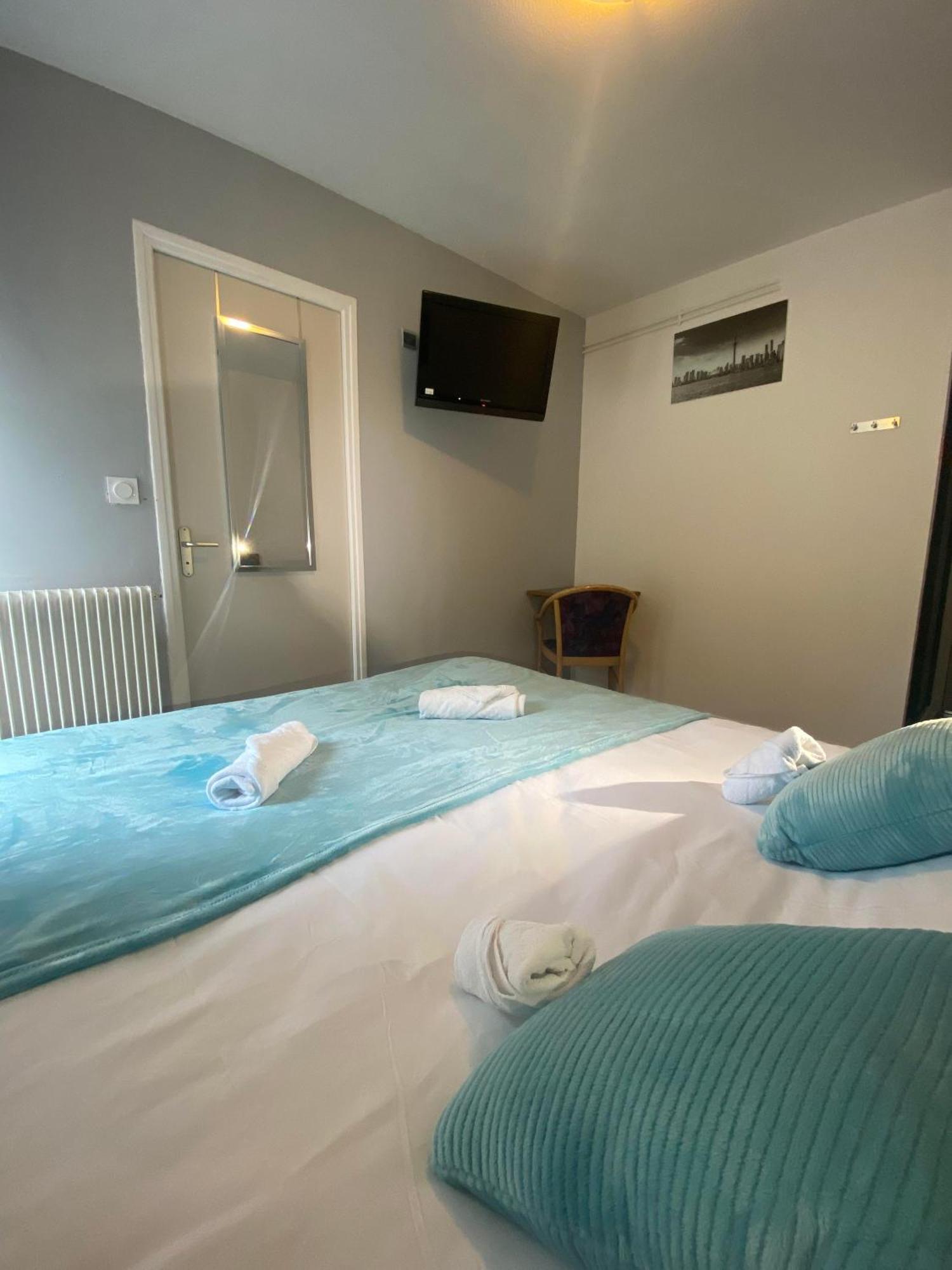 Hotel Du Cerf La Guerche-sur-l'Aubois Номер фото