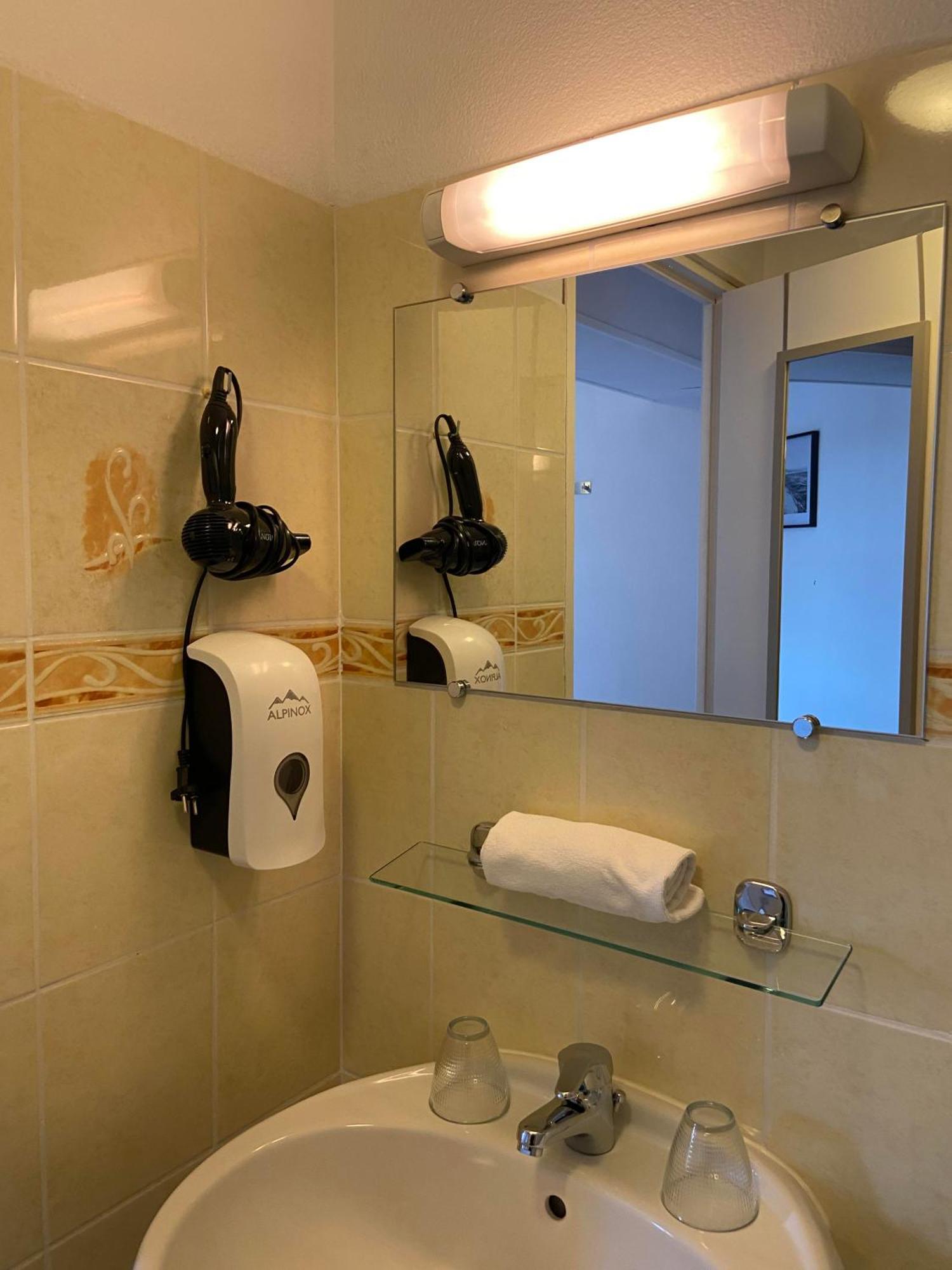 Hotel Du Cerf La Guerche-sur-l'Aubois Номер фото