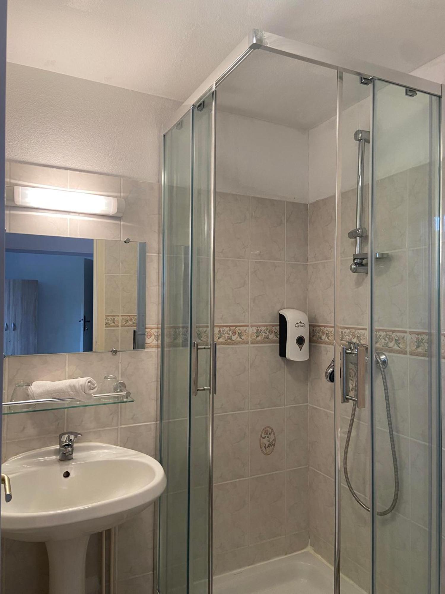 Hotel Du Cerf La Guerche-sur-l'Aubois Номер фото