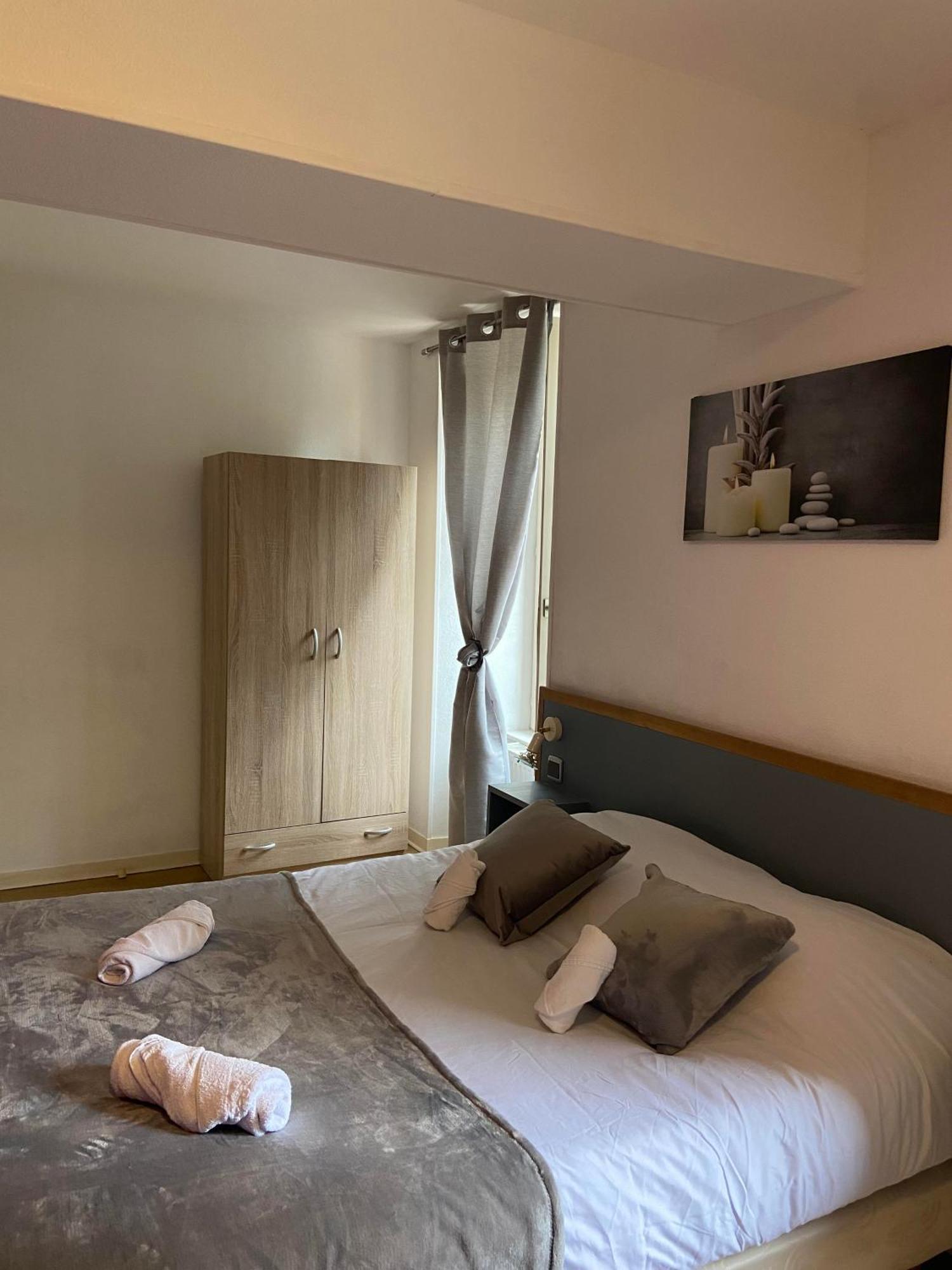 Hotel Du Cerf La Guerche-sur-l'Aubois Номер фото